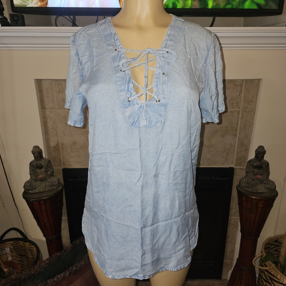 NWT. Light Blue Denim Jean Like Lace-Up Women's Top. Size Medium